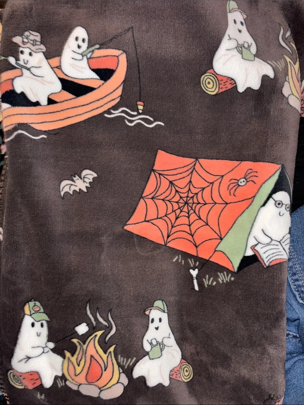 Viral Isaac Mizrahi Reversible Halloween blanket Ghosts reading & camping